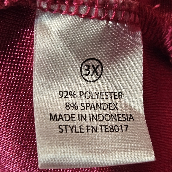 🩷 Metallic Pink Twisted Tie Crop Top 🩷 - Picture 5 of 6